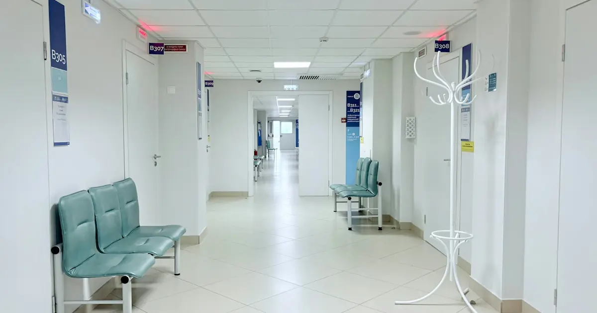 Bright waiting area in a French medical practice with chairs along the wall